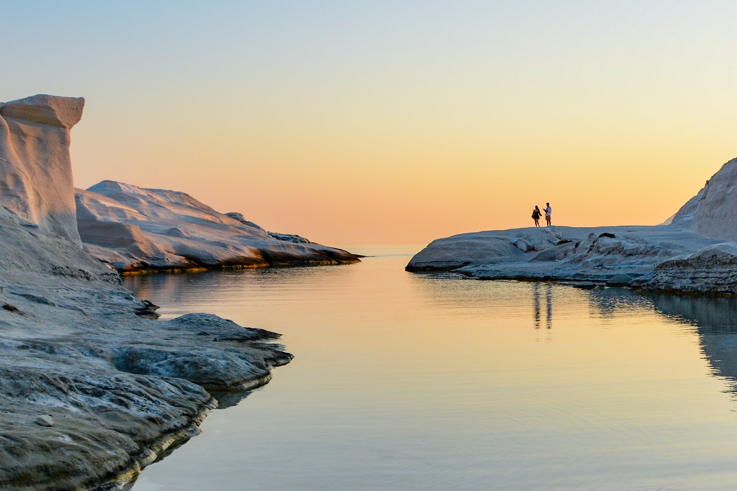 Luxury honeymoon couple at sunset — Perfect Honeymoons